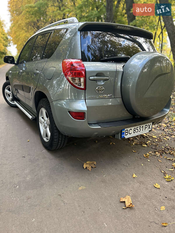 Внедорожник / Кроссовер Toyota RAV4 2007 в Тернополе