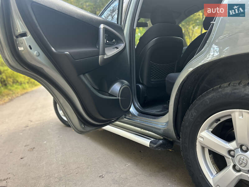 Внедорожник / Кроссовер Toyota RAV4 2007 в Тернополе