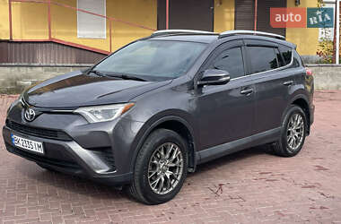 Внедорожник / Кроссовер Toyota RAV4 2016 в Ровно