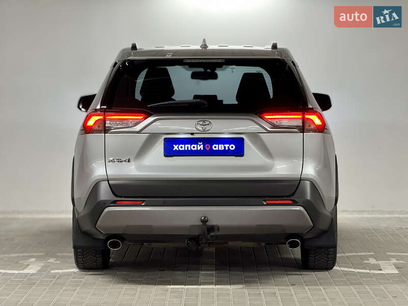 Внедорожник / Кроссовер Toyota RAV4 2019 в Киеве