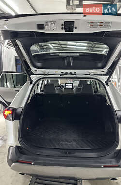 Внедорожник / Кроссовер Toyota RAV4 2022 в 