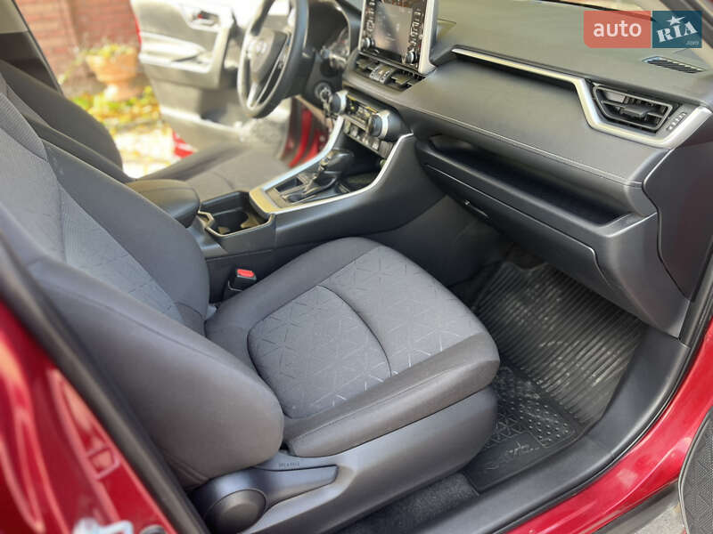 Внедорожник / Кроссовер Toyota RAV4 2020 в Софиевской Борщаговке