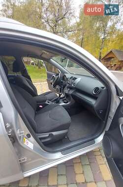 Внедорожник / Кроссовер Toyota RAV4 2007 в 