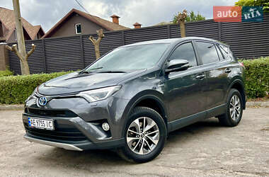 Внедорожник / Кроссовер Toyota RAV4 2017 в 