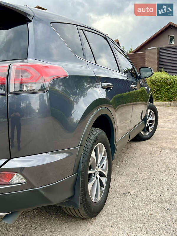 Внедорожник / Кроссовер Toyota RAV4 2017 в Днепре