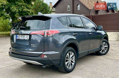 Внедорожник / Кроссовер Toyota RAV4 2017 в 