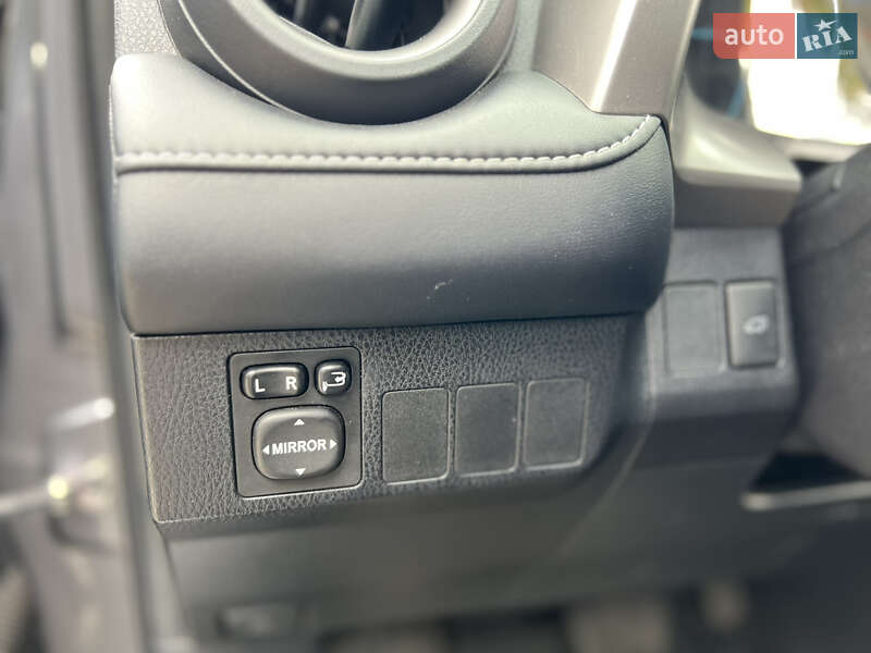 Внедорожник / Кроссовер Toyota RAV4 2017 в Днепре