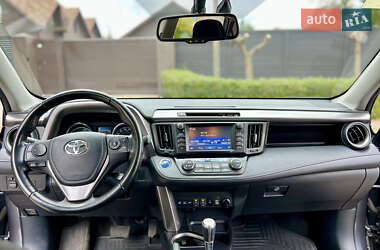 Внедорожник / Кроссовер Toyota RAV4 2017 в 