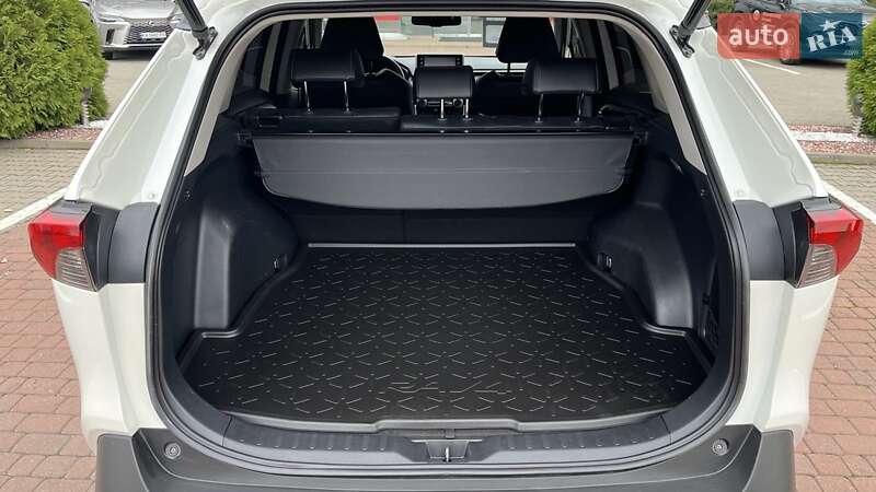 Внедорожник / Кроссовер Toyota RAV4 2021 в Хмельницком