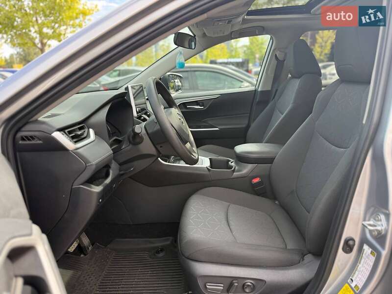 Позашляховик / Кросовер Toyota RAV4 2024 в Києві