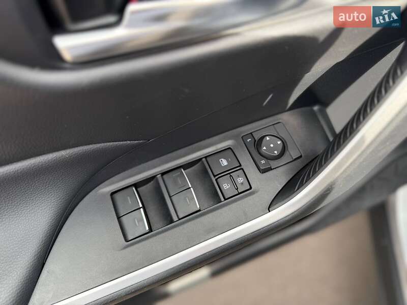 Позашляховик / Кросовер Toyota RAV4 2024 в Києві
