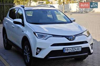Позашляховик / Кросовер Toyota RAV4 2016 в 