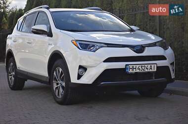 Позашляховик / Кросовер Toyota RAV4 2016 в 