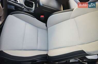 Позашляховик / Кросовер Toyota RAV4 2016 в 