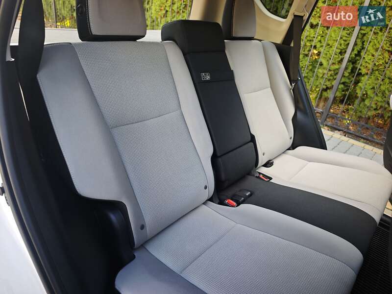 Внедорожник / Кроссовер Toyota RAV4 2016 в Одессе фото 35 Внедорожник / Кроссовер Toyota RAV4 2016 в Одессе