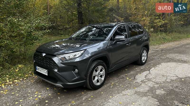 Позашляховик / Кросовер Toyota RAV4 2020 в Житомирі