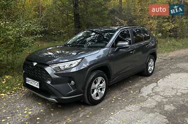 Внедорожник / Кроссовер Toyota RAV4 2020 в 