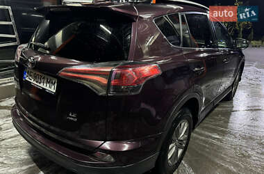 Внедорожник / Кроссовер Toyota RAV4 2017 в 
