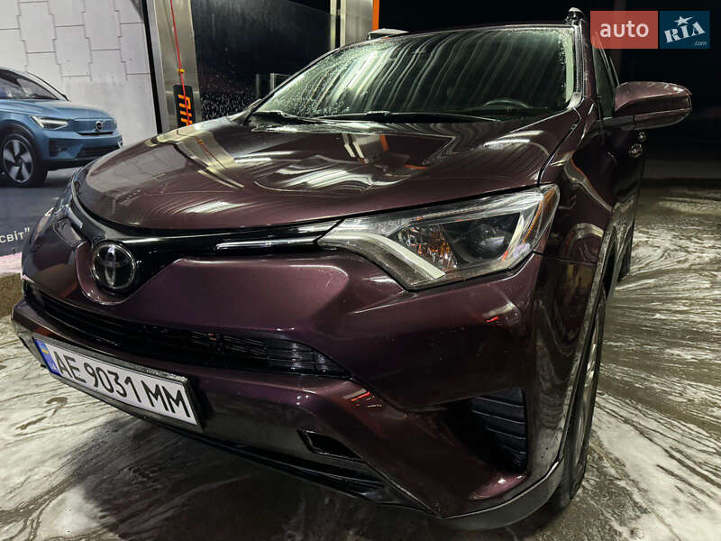 Внедорожник / Кроссовер Toyota RAV4 2017 в Полтаве
