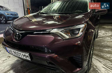 Внедорожник / Кроссовер Toyota RAV4 2017 в 