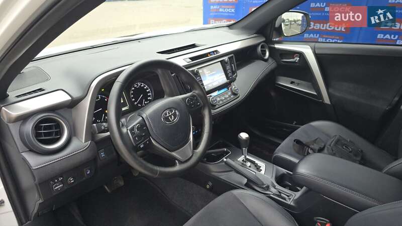 Позашляховик / Кросовер Toyota RAV4 2016 в Прилуках