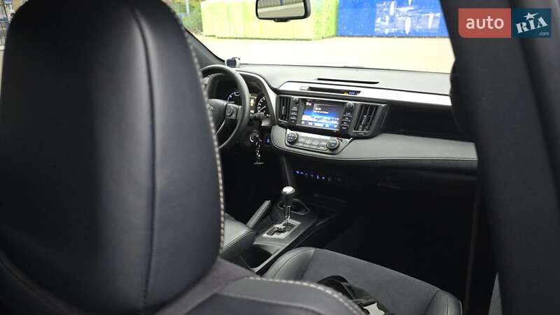 Позашляховик / Кросовер Toyota RAV4 2016 в Прилуках