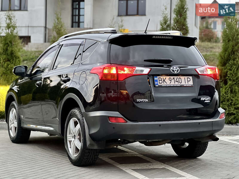 Внедорожник / Кроссовер Toyota RAV4 2014 в Ровно