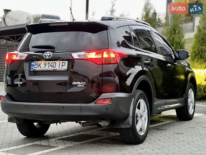 Внедорожник / Кроссовер Toyota RAV4 2014 в Ровно