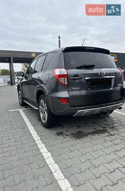 Внедорожник / Кроссовер Toyota RAV4 2010 в 