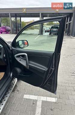 Внедорожник / Кроссовер Toyota RAV4 2010 в 