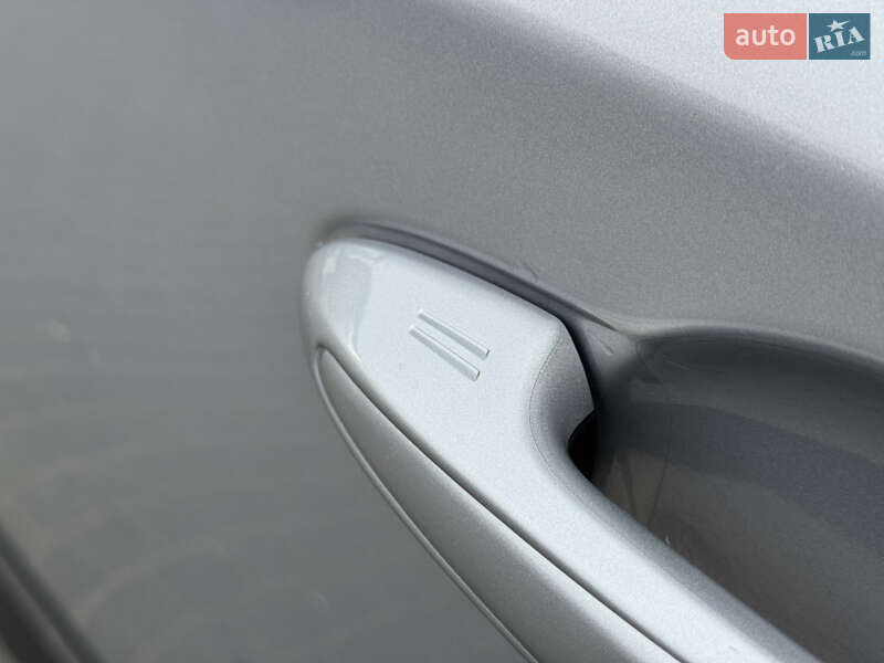 Позашляховик / Кросовер Toyota RAV4 2018 в Дніпрі