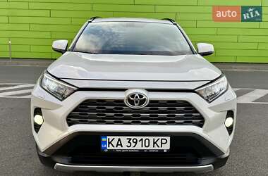 Внедорожник / Кроссовер Toyota RAV4 2019 в 