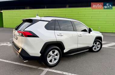 Внедорожник / Кроссовер Toyota RAV4 2019 в 