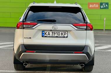 Внедорожник / Кроссовер Toyota RAV4 2019 в 