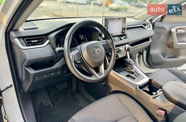 Внедорожник / Кроссовер Toyota RAV4 2019 в 