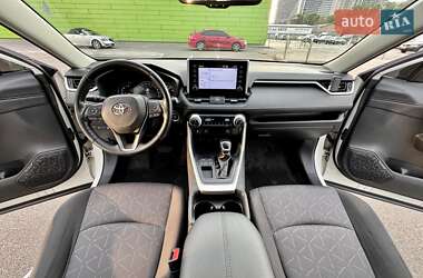 Внедорожник / Кроссовер Toyota RAV4 2019 в 