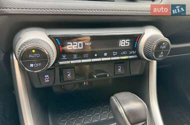 Внедорожник / Кроссовер Toyota RAV4 2019 в 