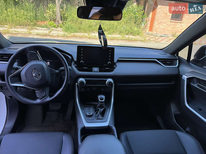 Внедорожник / Кроссовер Toyota RAV4 2021 в Киеве