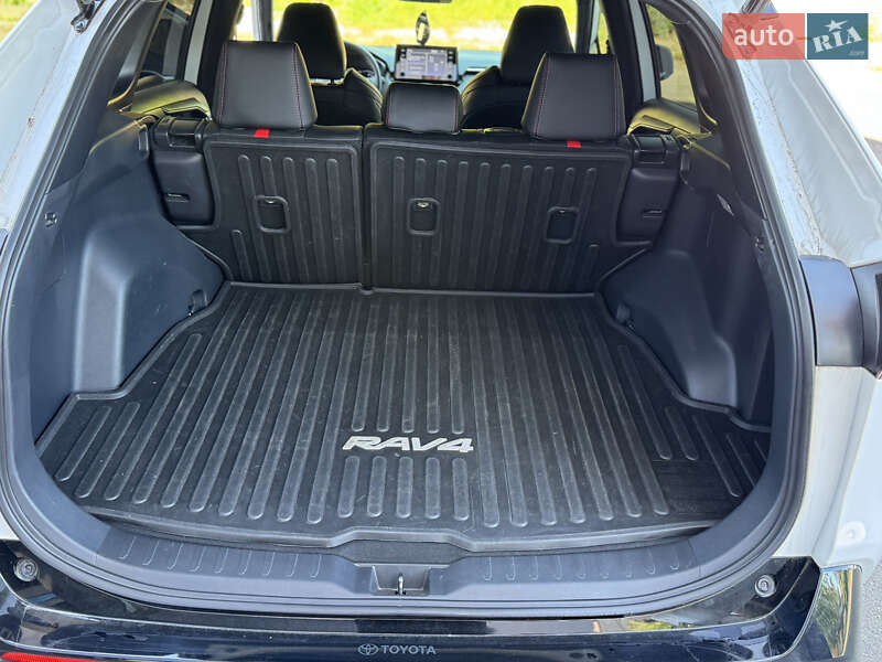 Внедорожник / Кроссовер Toyota RAV4 2021 в Киеве