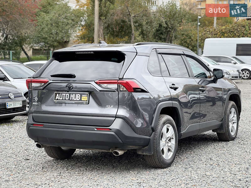 Внедорожник / Кроссовер Toyota RAV4 2021 в Бердичеве