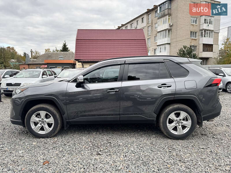 Внедорожник / Кроссовер Toyota RAV4 2021 в Бердичеве