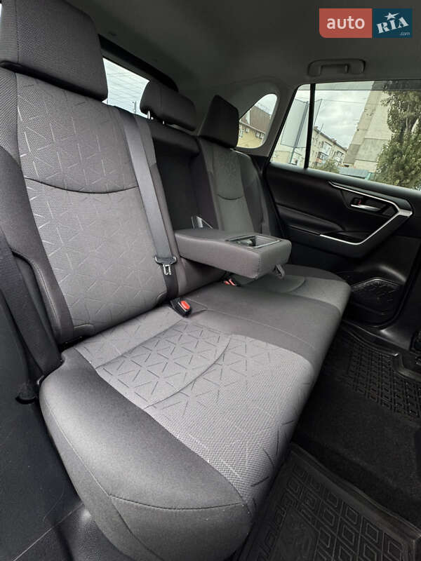 Внедорожник / Кроссовер Toyota RAV4 2021 в Бердичеве