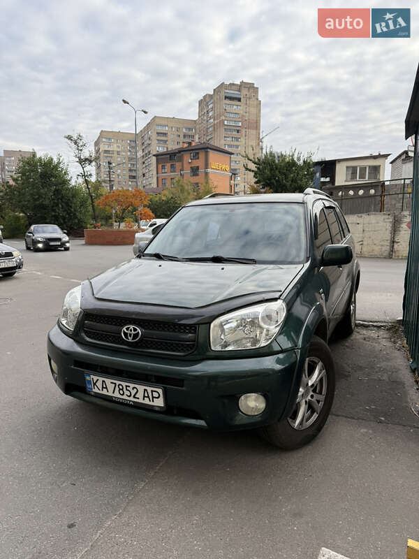 Внедорожник / Кроссовер Toyota RAV4 2004 в Киеве