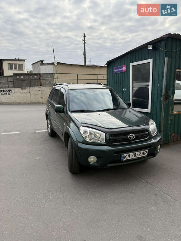 Внедорожник / Кроссовер Toyota RAV4 2004 в Киеве