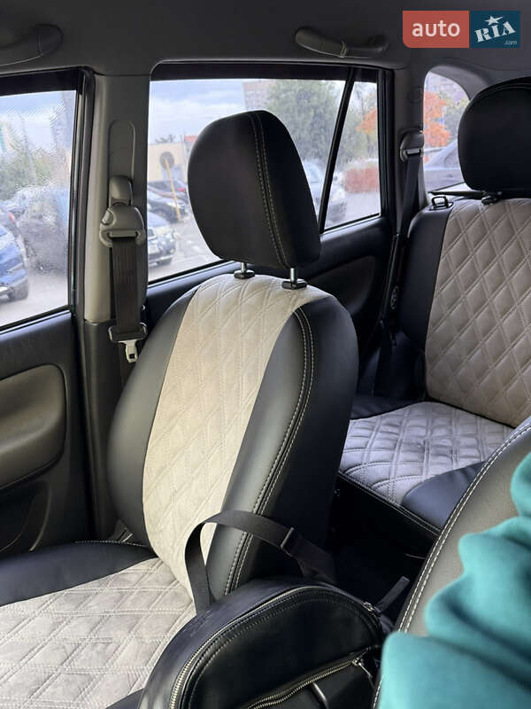 Внедорожник / Кроссовер Toyota RAV4 2004 в Киеве