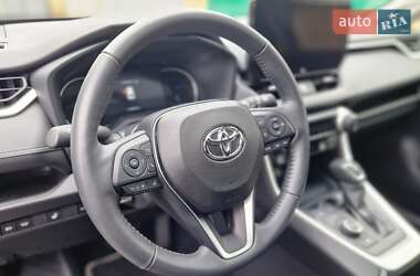 Позашляховик / Кросовер Toyota RAV4 2023 в 