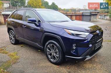 Позашляховик / Кросовер Toyota RAV4 2023 в 