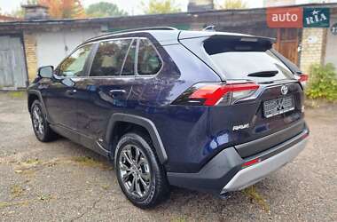 Позашляховик / Кросовер Toyota RAV4 2023 в 