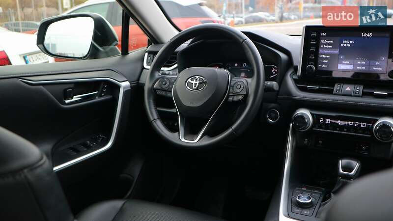 Позашляховик / Кросовер Toyota RAV4 2020 в Києві