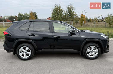 Внедорожник / Кроссовер Toyota RAV4 2021 в 